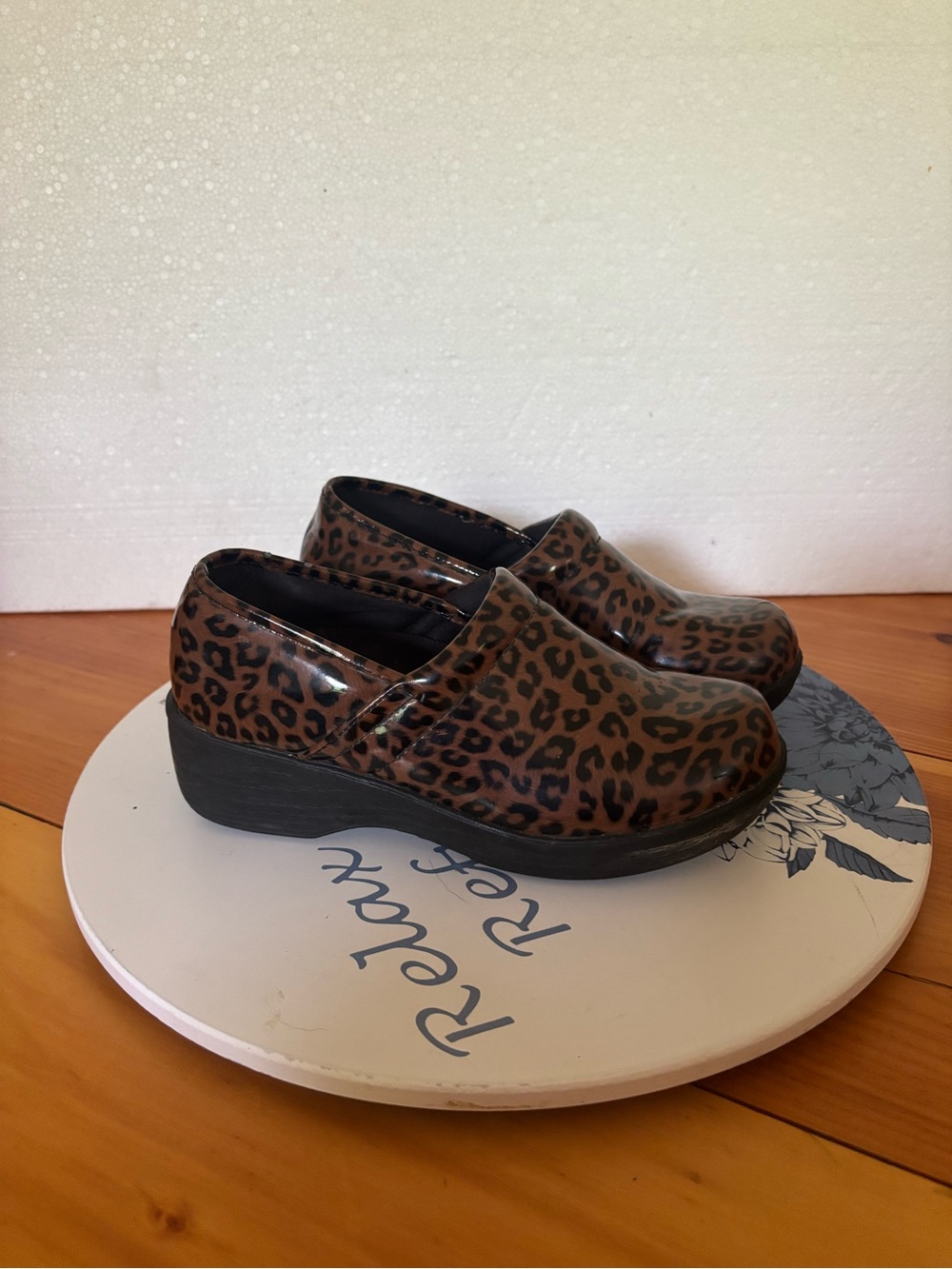 SafeTStep Leopard Print Patent Comfort Clogs Size 5 Slip Resistant Work Shoes